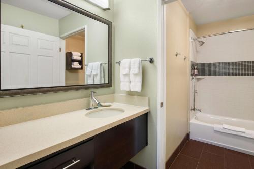 One-Bedroom Suite with Two Double Beds