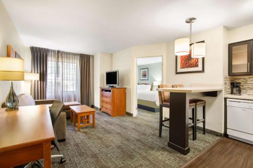 Sonesta ES Suites San Diego - Rancho Bernardo in Rancho Bernardo / Carmel Mountain