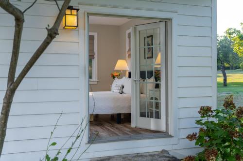 Apple Pony Inn - image 2