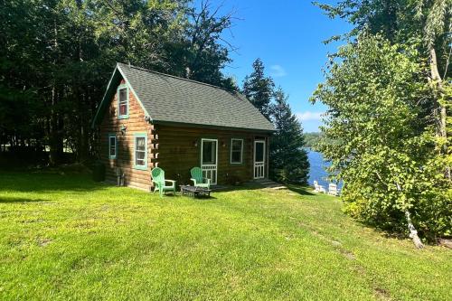 . Lenas' Lakeside Cabin