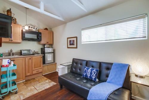 La Jolla Cabana Home - image 9