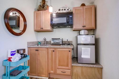 La Jolla Cabana Home - image 12