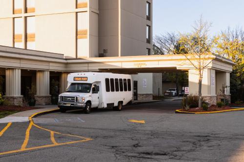 Crowne Plaza Newark Airport, an IHG Hotel