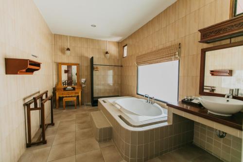 room detail thumbnail 2