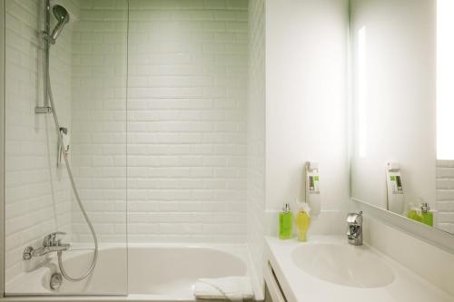 ibis Styles Paris Buttes Chaumont - image 2