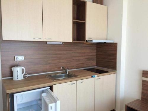 Flower Street provides accommodations with free Wifi, air conditioning photo 1