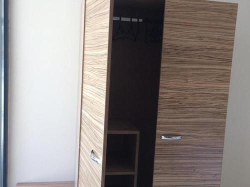 Flower Street provides accommodations with free Wifi air conditioning - image 4