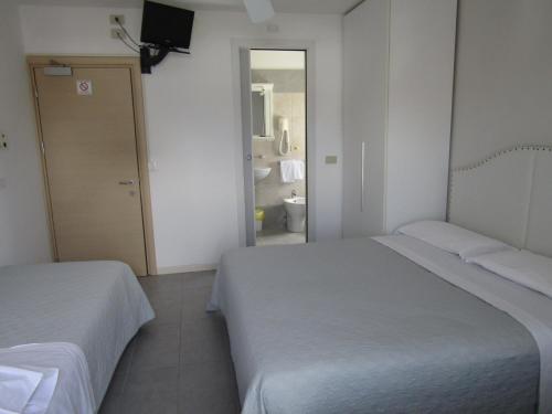 Triple Room image 3