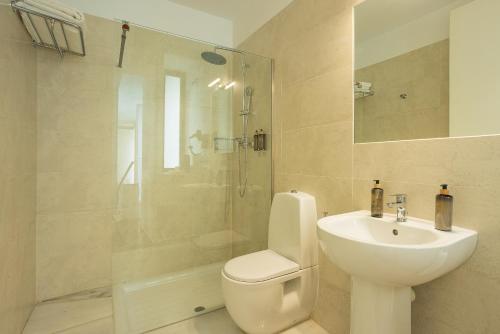 One-Bedroom Apartment image 3