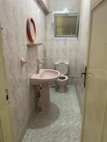 Bathroom, Azzam Guest House 1 in Senoures