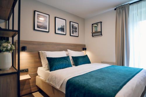2 bedrooms, 4 beds