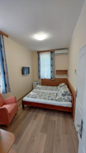 4 twin beds
