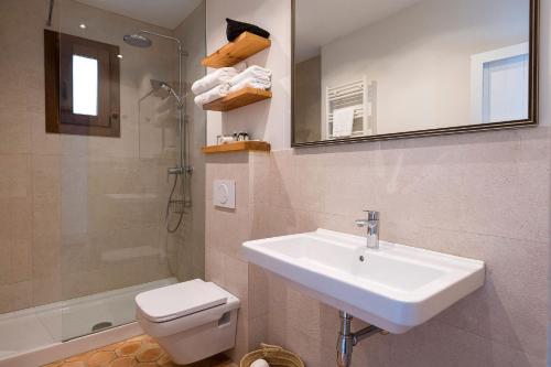 Double or Twin Room image 6