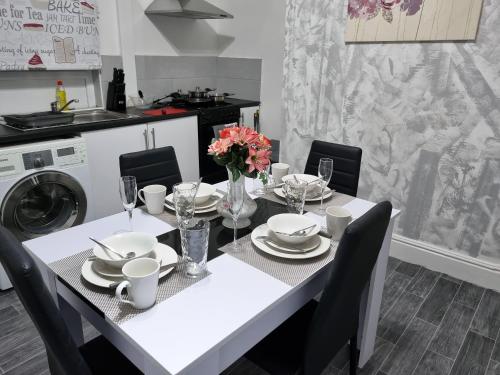 *12PR* Setup for your most relaxed & amazing stay + Free Parking + Free Fast WiFi * in Beeston