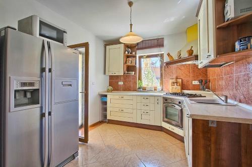 Konyha, Villa MAGGIE in Šišan