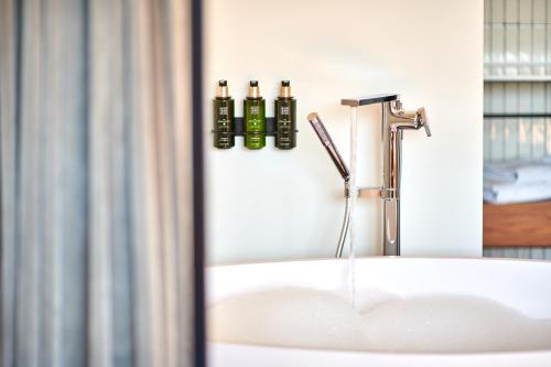 390806219 Melia White House Hotel