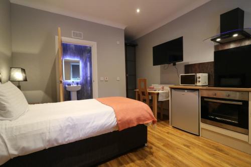 Signature - Lindin Cottage Room 2