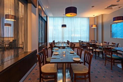 Ресторант, Leonardo Hotel Plymouth in Плимут