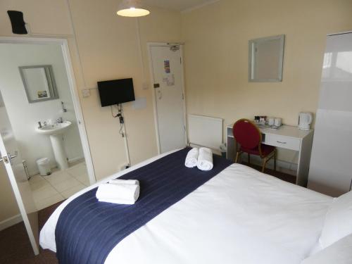 The Riverside Hotel - image 11