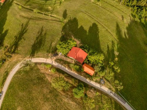 Зовнішній вигляд готелю, Cottage surrounded by forests - The Sunny Hill in Петровче