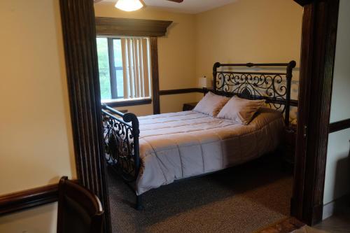 Chalet Inn & Suites