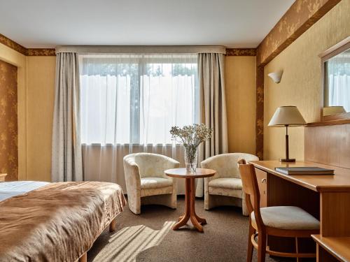 3 twin beds