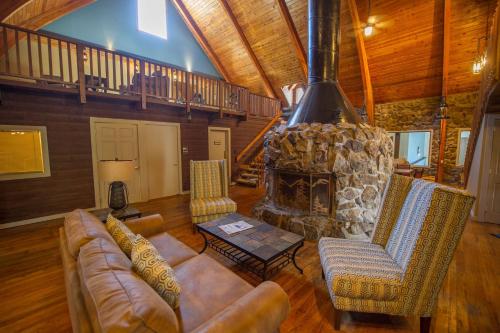 Exterior view, Located At Base Of The Magnificent Mt Quandary near McCullough Gulch Trailhead