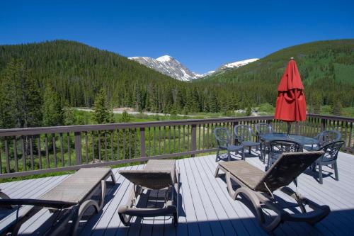 Exterior view, Located At Base Of The Magnificent Mt Quandary near McCullough Gulch Trailhead