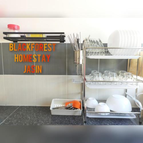 Dom (1524 m²) w okolicy Jasin z 4 sypialnią/ami i 2 łazienką/ami (HOMESTAY JASIN BLACKFOREST - LIPAT KAJANG) in Jasin