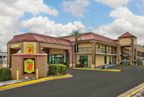 Super 8 by Wyndham Mobile/Tillmans Corner - image 12