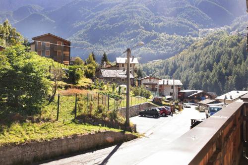  Casa Vacanza La Rocca Bilocale in Chiesa in Valmalenco