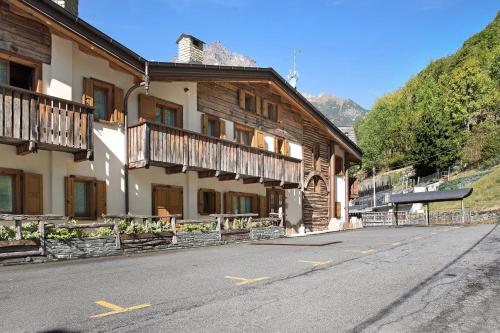  Casa Vacanza La Rocca Bilocale in Chiesa in Valmalenco