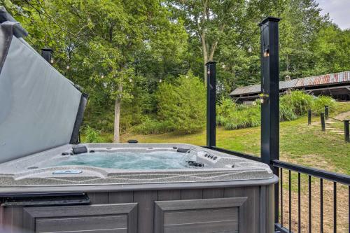 Pet-Friendly Delta Cabin w/ Private Hot Tub! in Belair (MD)