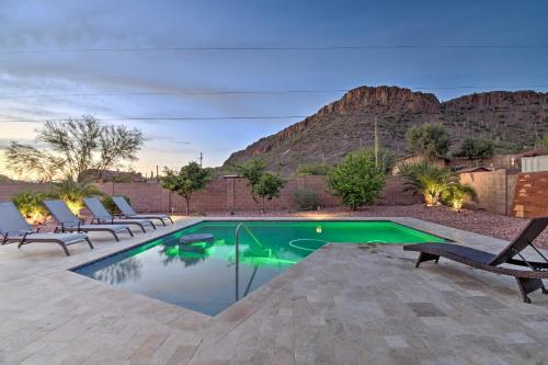 Luxe Phoenix Home Desert Butte View and Heated Pool