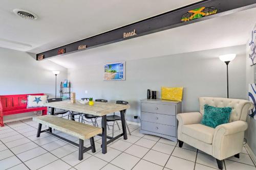Renovated Austin Home with Yard about 9 Mi to Dtwn! in Austin, USA