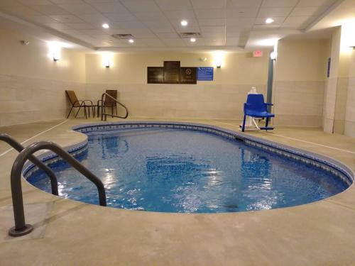 Piscina, Comfort Inn & Suites Brattleboro I-91 in Brattleboro