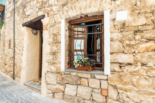  Sa dommu de su maistru ´e linna _SA SCANCìA_ in Baunei