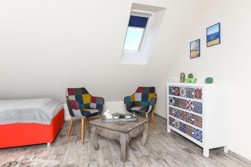 Three-Bedroom Apartment with Balcony image 10