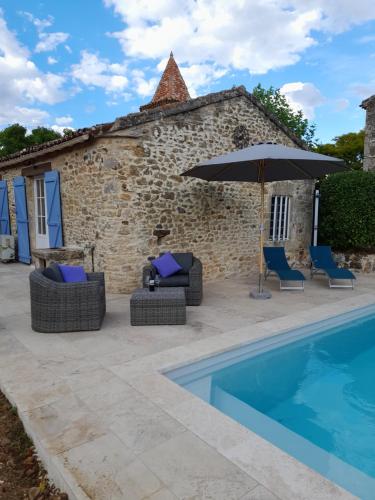 La petite maison bleue avec piscine