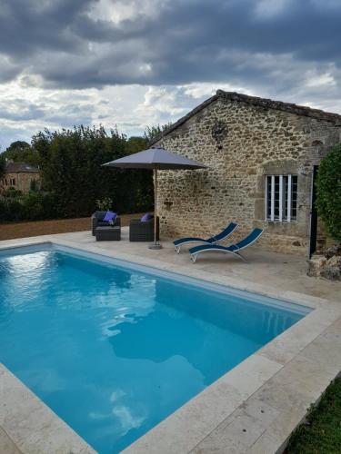 La petite maison bleue avec piscine