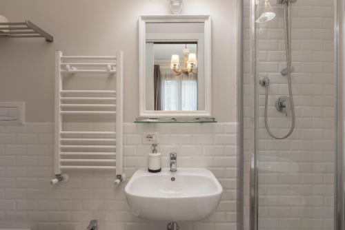 Double Room (1 Adult) image 1