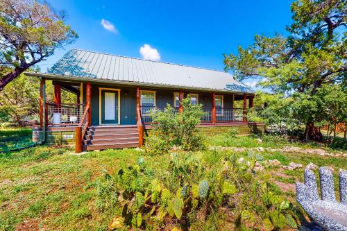 Cabin-Style Book House & Writing Barn in Austin, USA