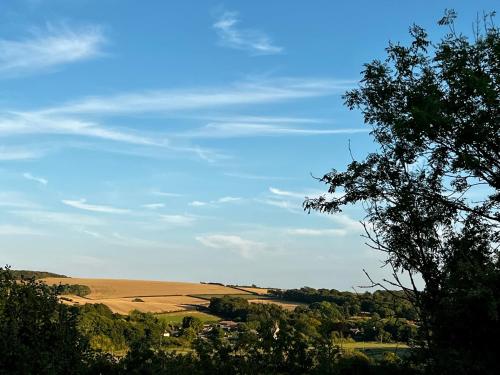 Robins Retreat - orchard with hot tub - see extras