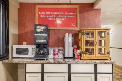 Econo Lodge Airport - Milwaukee