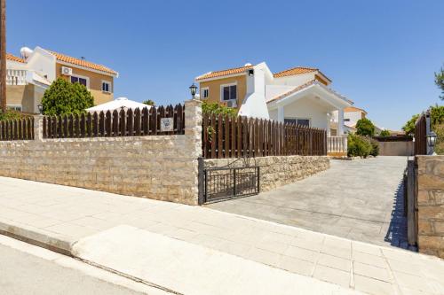 Villa Camelia by Villa Plus - image 4