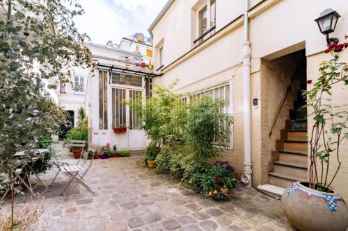 Unique and Bright Studio Apartment in Paris