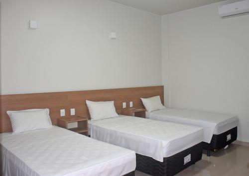 3 twin beds