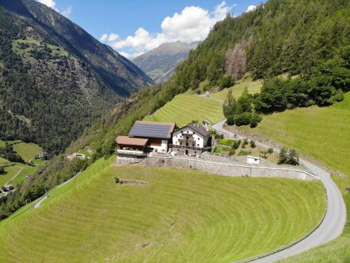 Unterversanthof - Große Ferienwohnung für bis zu 6 Personen - Apartment - Naturno