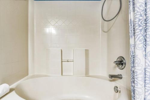3 Min to Beach Spacious&Stylish Fully Stocked Home
