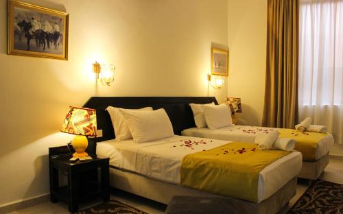 2 double beds